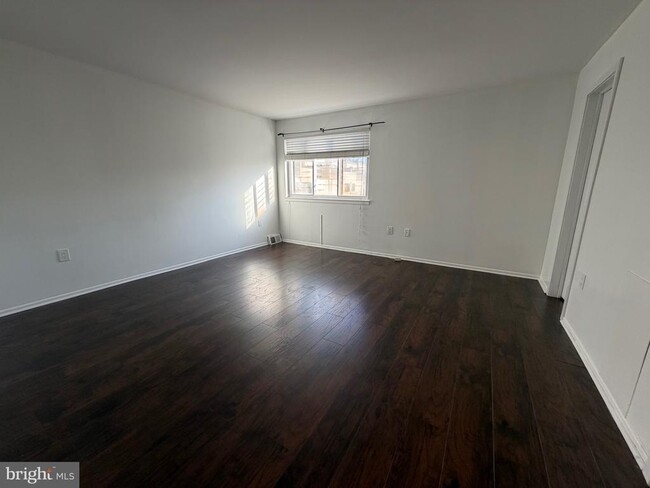 Building Photo - 7601 Crittenden St