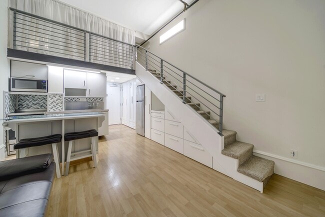 Building Photo - LOFTED STUDIO FOR RENT $2,300/mo