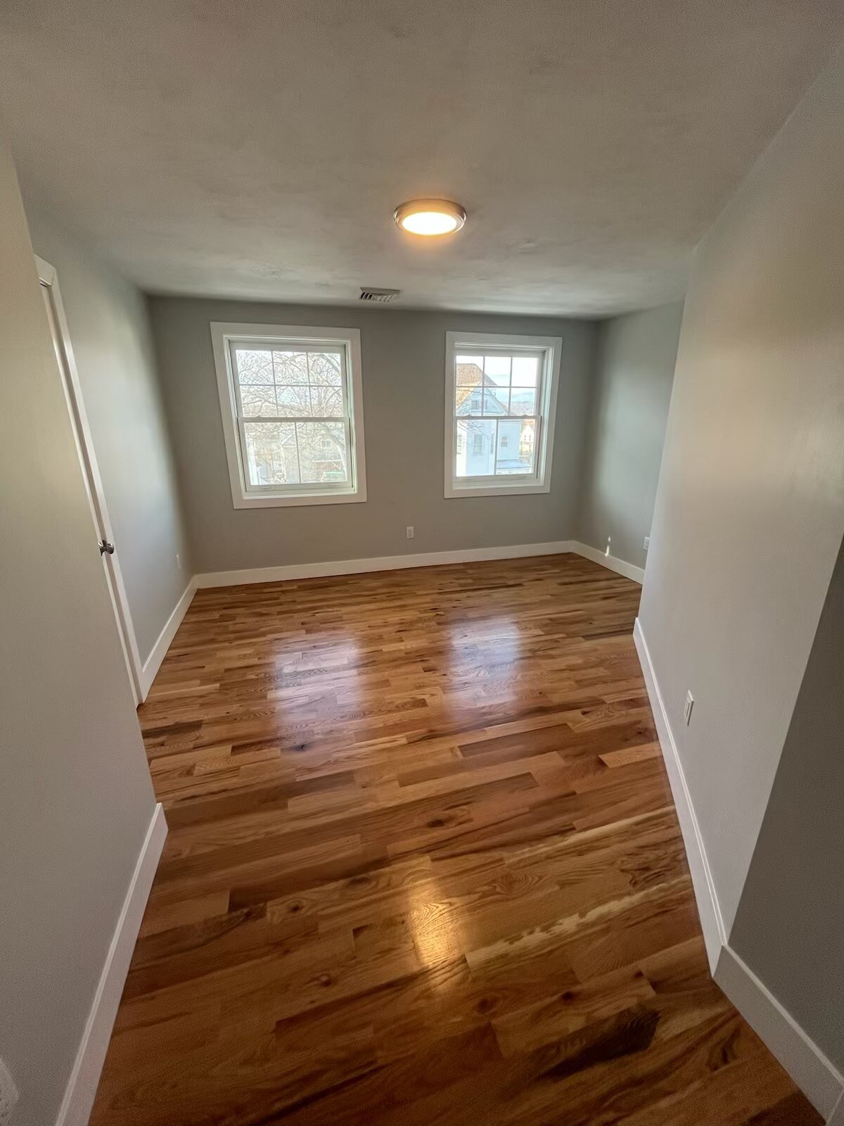 Building Photo - 33 Richards St