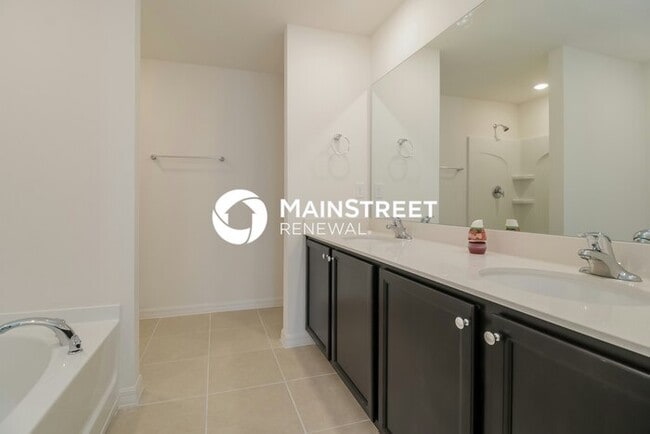 Building Photo - 4 Bedroom Pet-Friendly Home in Mascotte, FL with Main Street Renewal