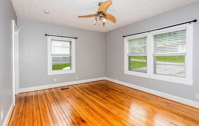 Building Photo - Cozy 2BD/2BTH in South Knoxville