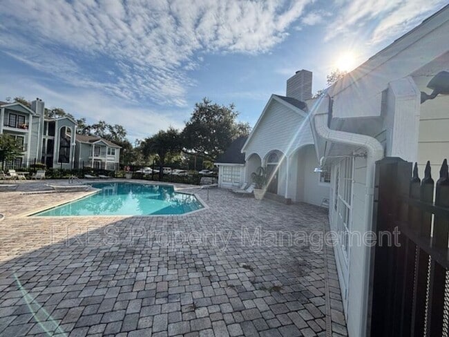 Building Photo - 2550 N Alafaya Trail