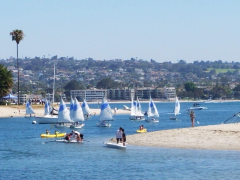 Mission Bay and 15 Mile Long boardwalk around it 100 yards away - 830 Island Ct
