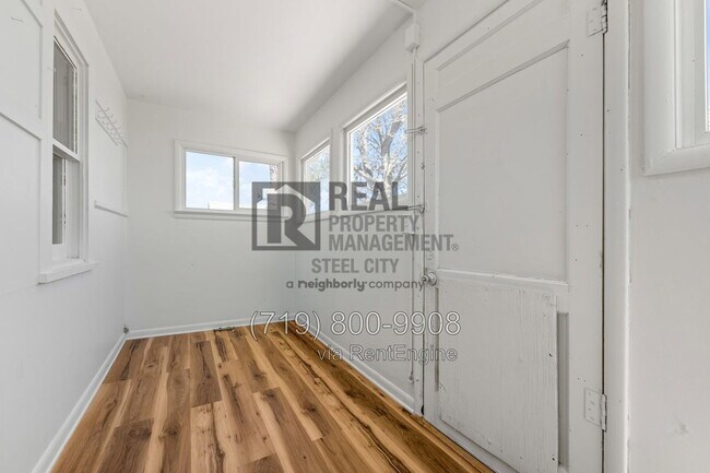 Building Photo - 1530 33rd Ln