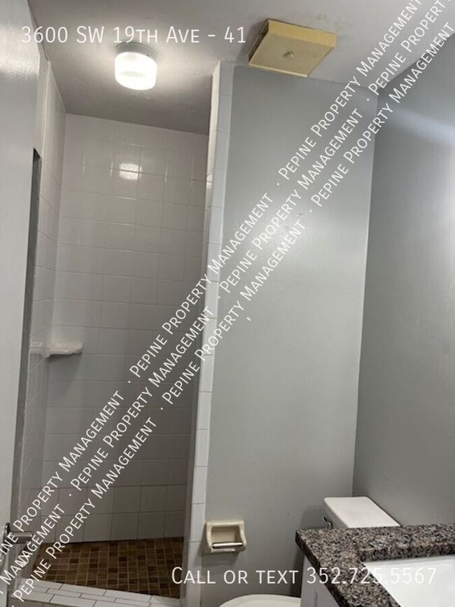 Building Photo - 3600 SW 19th Ave