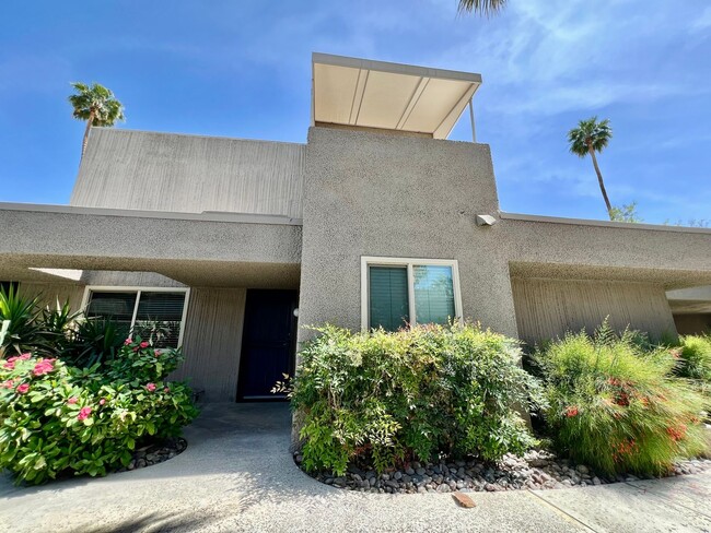 Building Photo - AVAILABLE NOW! 2 Bedroom / 2 Bathroom Cond...