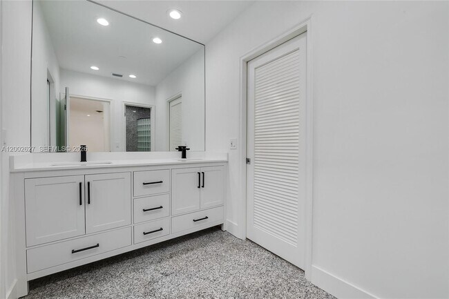 Building Photo - 11401 SW 67th Ave