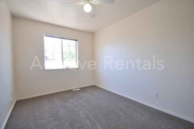 Building Photo - Yorkshire Village Townhome | Clubhouse & Basketball Court