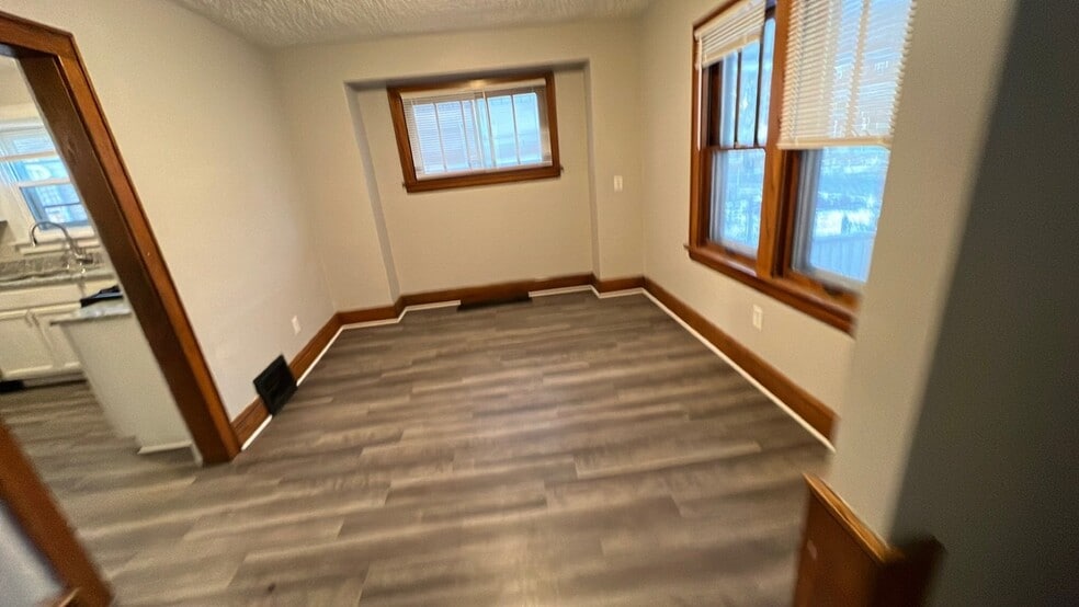 Building Photo - 592 Sanford Ave