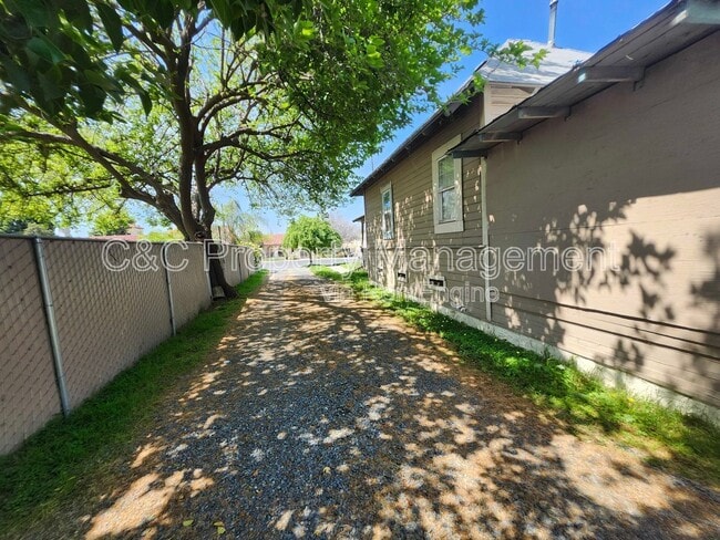 Building Photo - 170 N Gale Hill Ave