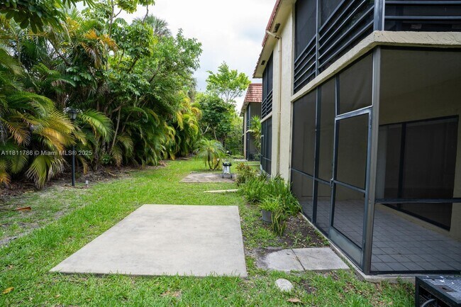 Building Photo - 136 S Cypress Rd