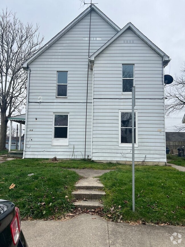Building Photo - 915 W Powers St