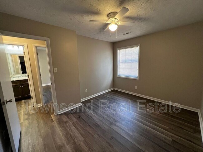 Building Photo - 1437 Ireland Dr