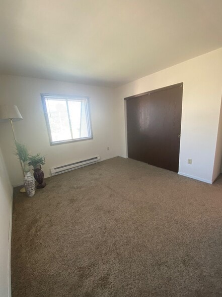 Building Photo - 1712 S 115 Ct
