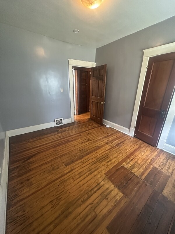 Building Photo - 9611 Larnder Ave