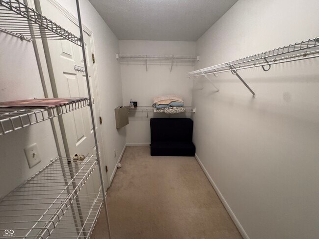 Building Photo - 7435 Sycamore Run Dr