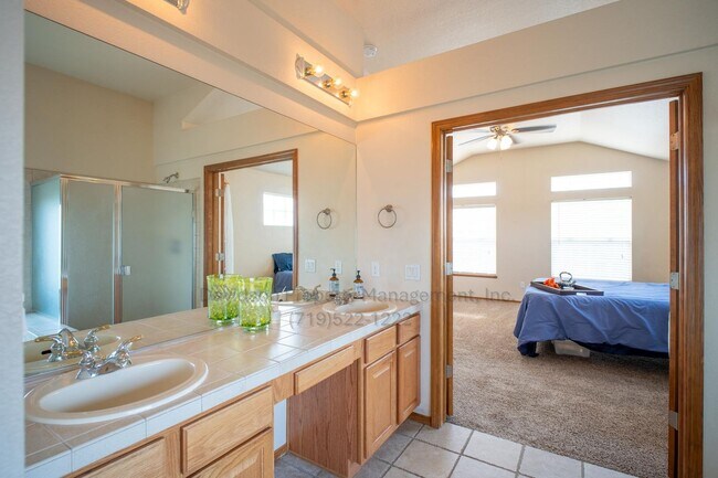 Building Photo - 3350 Castellon Dr