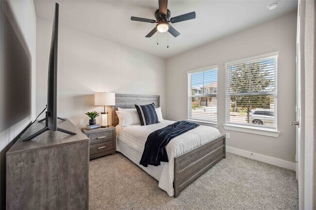 Building Photo - 6923 California Black Oak Dr