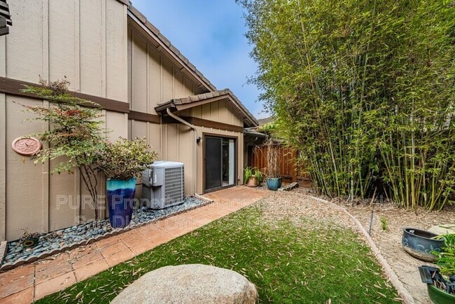 Building Photo - 2898 Woodridge Cir