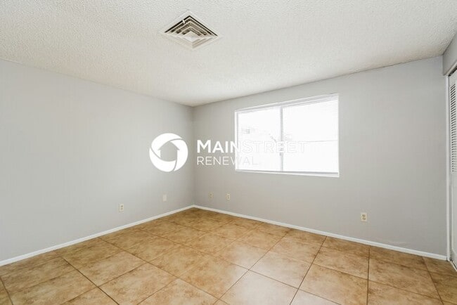 Building Photo - 2 Bedroom Pet-Friendly Home in Tucson, AZ with Main Street Renewal