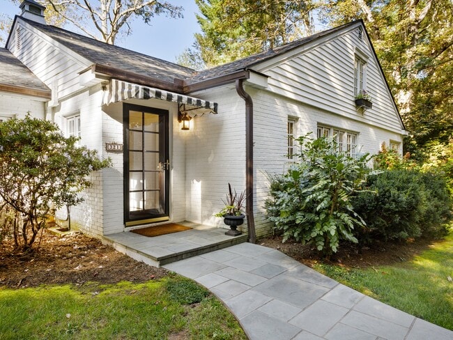 Building Photo - 321 Vanderbilt Rd