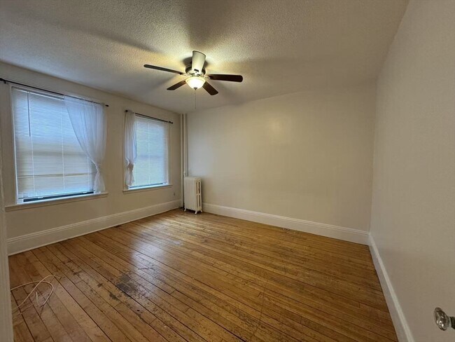 Building Photo - 20 Glenville Ave