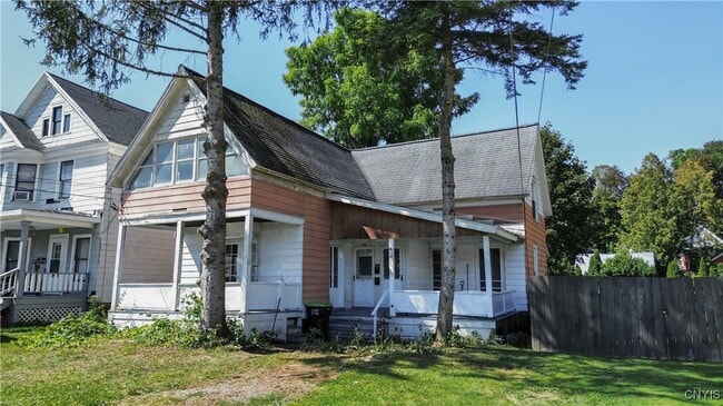 Building Photo - 40 Elm St
