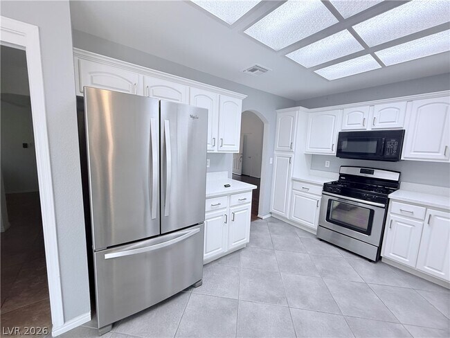 Building Photo - 9709 Blue Bell Dr