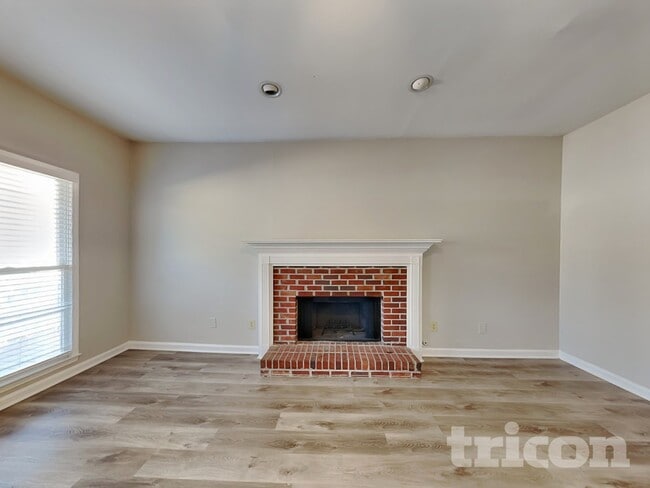 Building Photo - 194 Bomar Ln