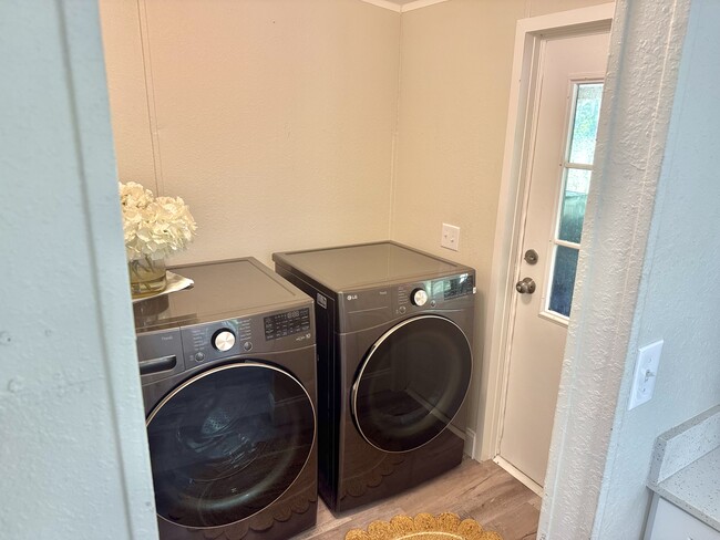 Building Photo - 140 Schofield Ln