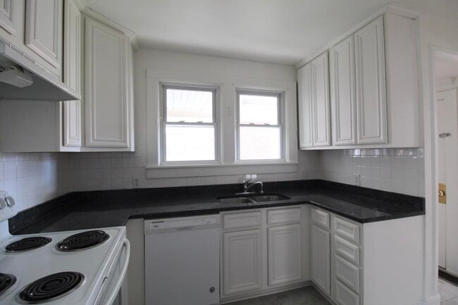 Building Photo - 805 S High St