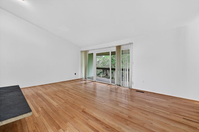 Building Photo - 9404 Woodington Dr