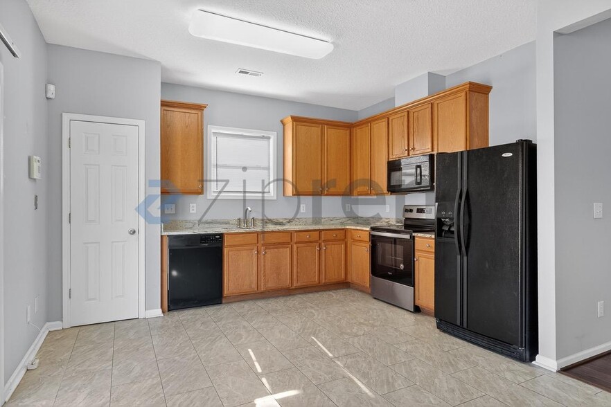 Building Photo - 6404 Trotters Ridge Rd