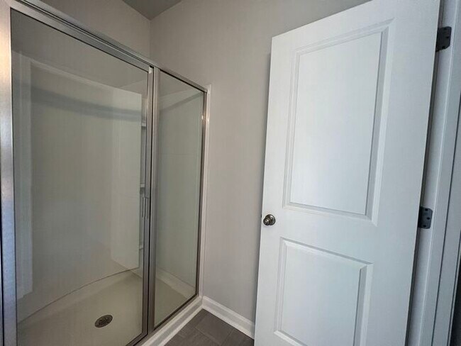 Building Photo - 5144 Aylesbury Ct