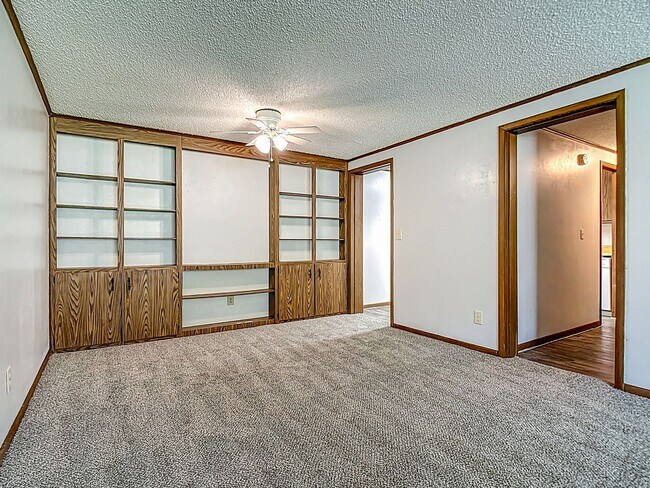 Building Photo - The Sterling - 2 Bedroom 1 Bathroom with i...