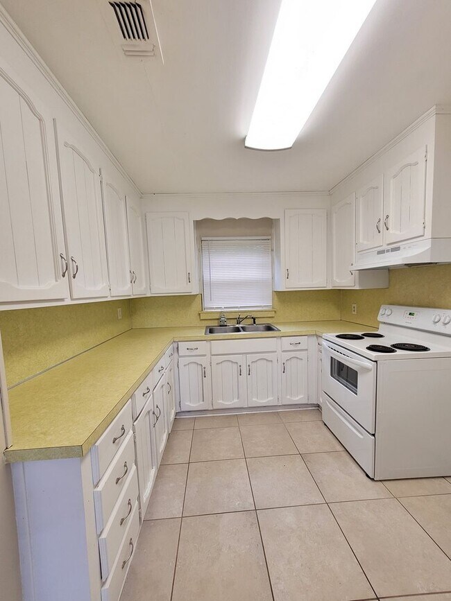 Building Photo - 700 Barksdale St