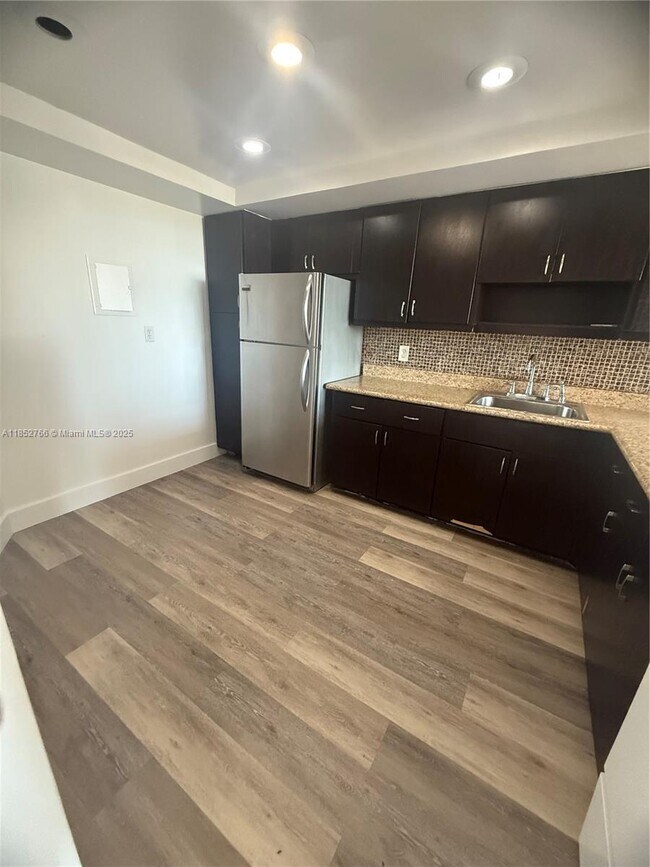 Primary Photo - 1351 NE Miami Gardens Dr