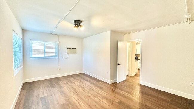 Building Photo - Upgraded & Remodeled Unit in Fallbrook!  H...