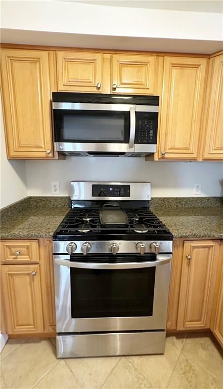 Building Photo - 227 Thames St