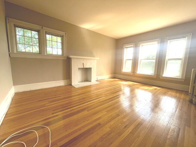 Interior Photo - 2549 Lake