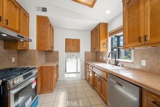 Building Photo - 836 Casals Dr