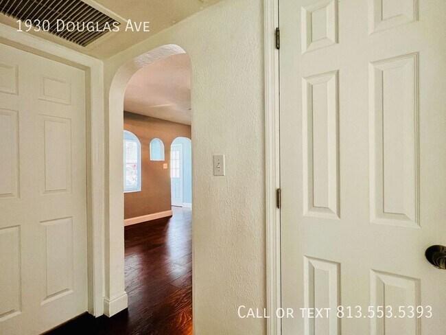 Building Photo - 1930 Douglas Ave