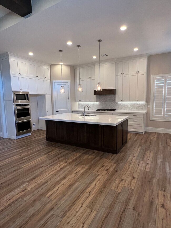 Building Photo - Beautiful 4 Bedroom, 4 Bathroom Home in The Dunes at Sand Hollow Resort