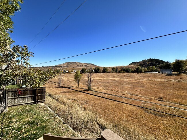 Building Photo - "Charming 3-Bedroom Condo with Hardwood Floors & 2 Full Baths in Golden, CO!"