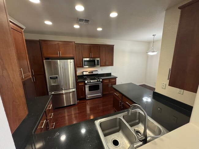 Building Photo - 804 Titanium Ln