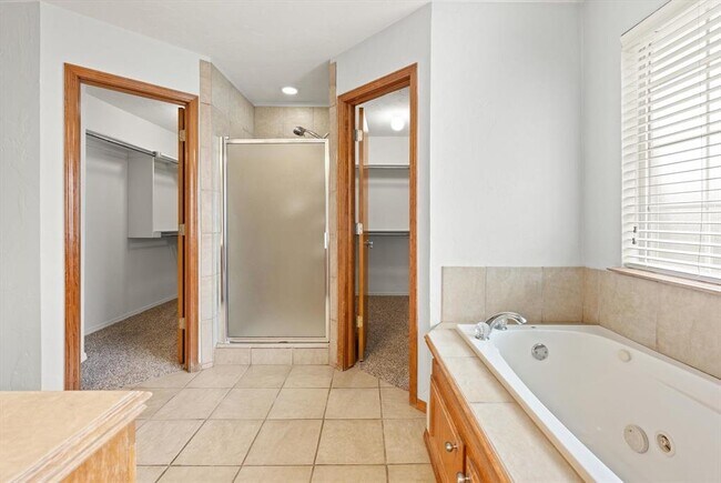 Building Photo - 616 Garrison Ln