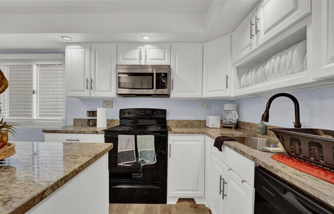 Building Photo - 23223 Front Beach Rd