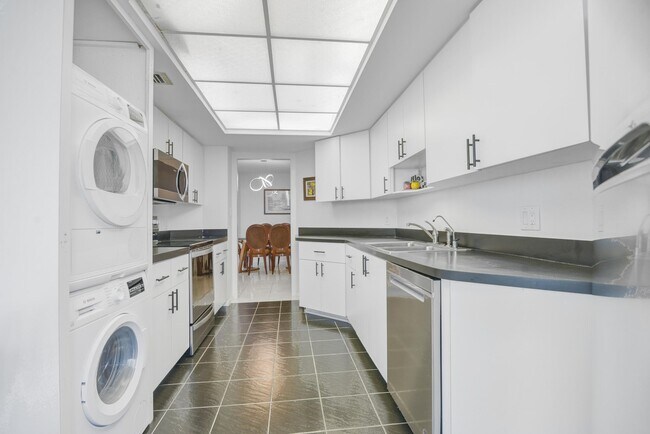 Building Photo - 550 S Ocean Blvd