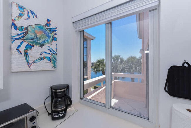 Building Photo - 353 S US Hwy 1