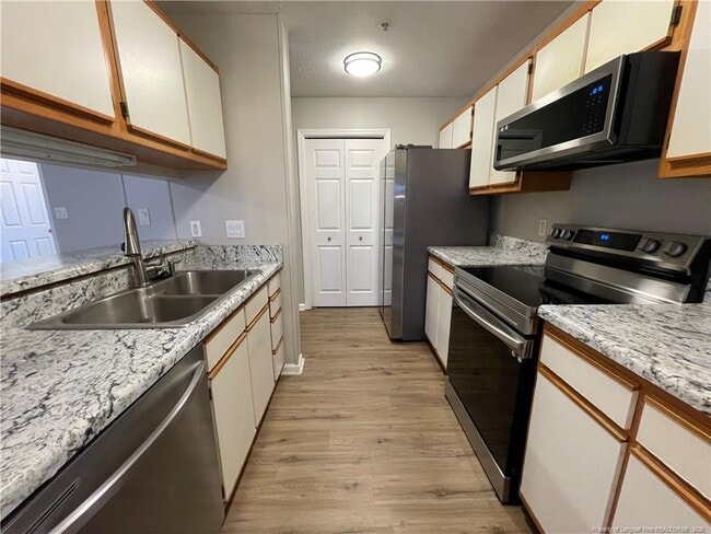 Building Photo - 267 Waterdown Dr